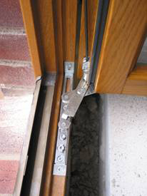 Tischlerei Helmut Meyer GmbH - Holzfenster - Siegenia - Markenbeschläge